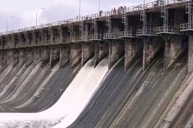 Multiple reservoirs across Sri Lanka spill amid ongoing heavy rainfall 