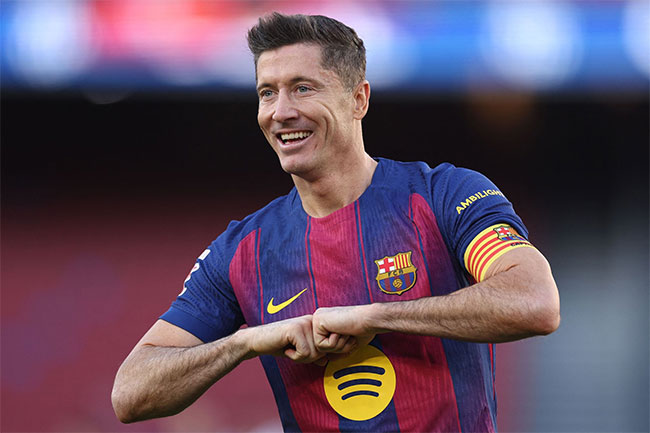 Robert Lewandowski announces Barcelona exit