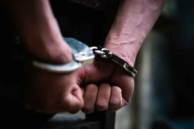 Chinese national arrested with stock of foreign cigarettes in Kollupitiya