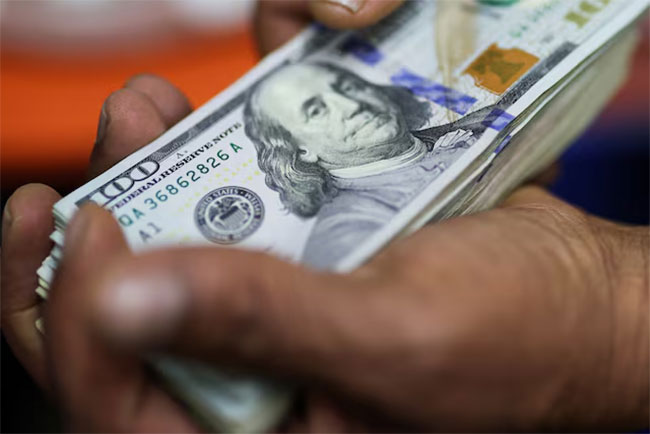US Dollar selling rate surpasses Rs. 334 
