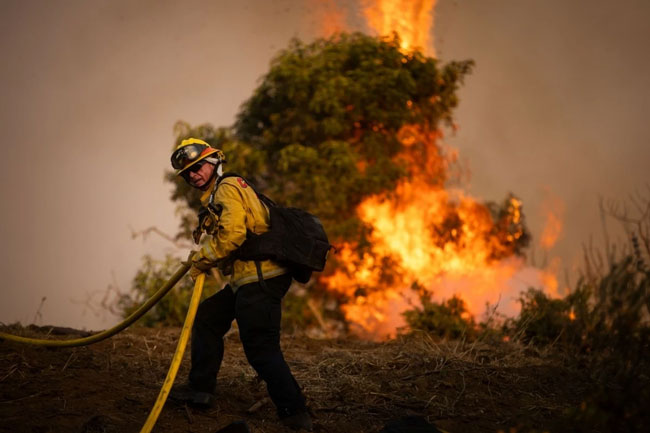 Thousands ordered to evacuate as Southern California wildfire threatens homes