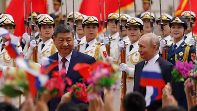 Putin, Xi hail �unyielding� ties in talks after Trump visit
