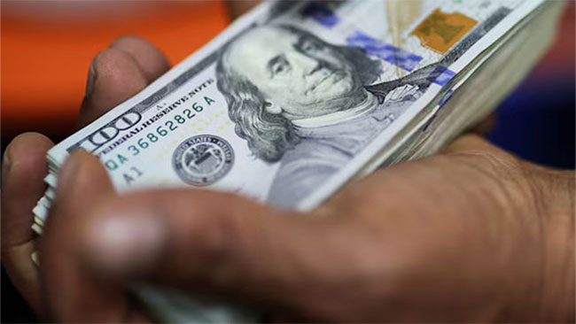 US Dollar selling rate surpasses Rs. 350