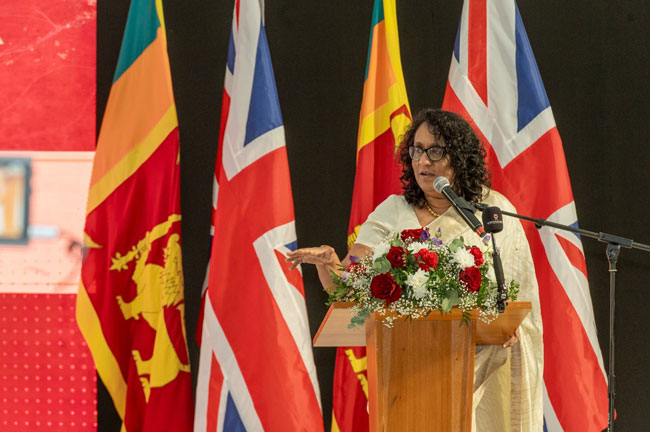 PM Harini meets Sri Lankans residing in London
