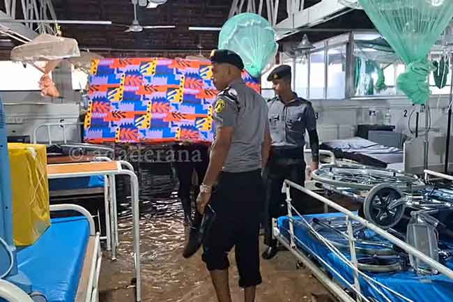Three wards at Chilaw General Hospital inundated amid heavy rainfall 