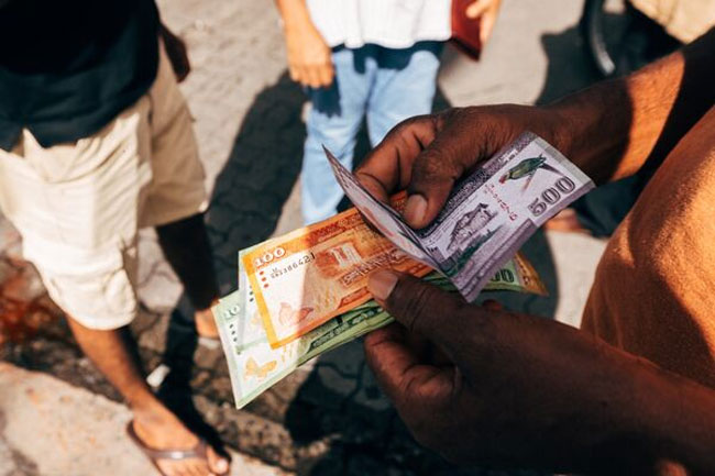 Sri Lankan Rupee rallies most in three years, leads Asia FX � Bloomberg