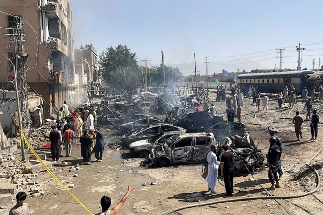 Powerful bomb explosion in Pakistan�s Quetta kills 24, reports say