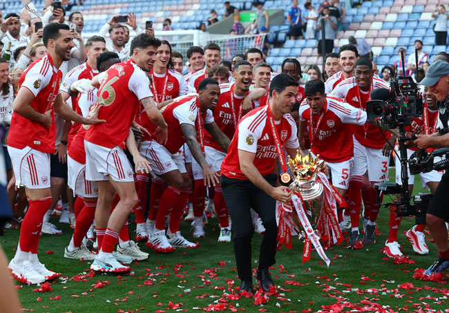 Champions Arsenal finish Premier League season on high with win at Palace