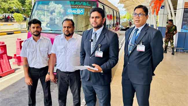 Luxury bus service between Katunayake Airport and Makumbura resumes