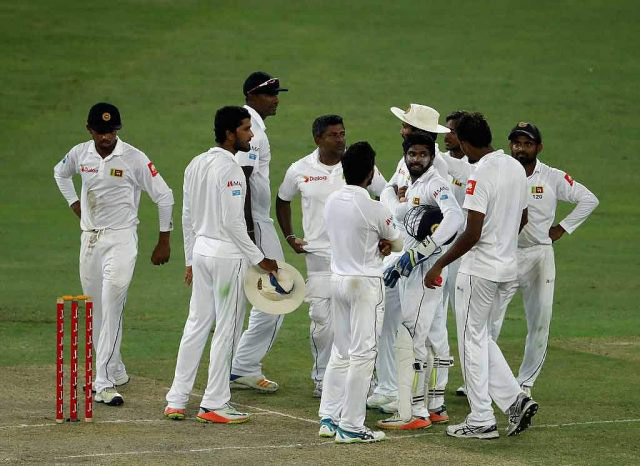 Pakistan all out for 262 in second Test